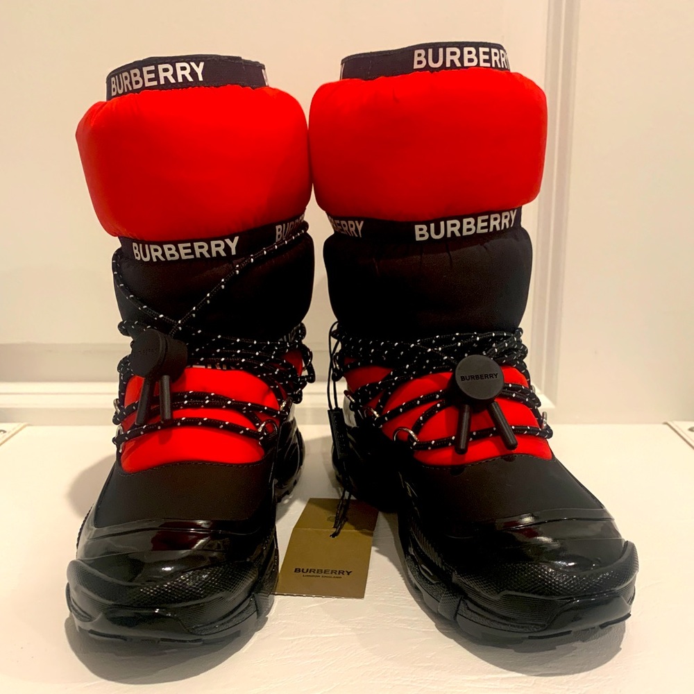 Burberry girls snow boots